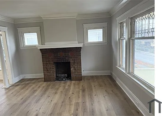 4 bed, 2400 sqft, $1,950 — Photo 3