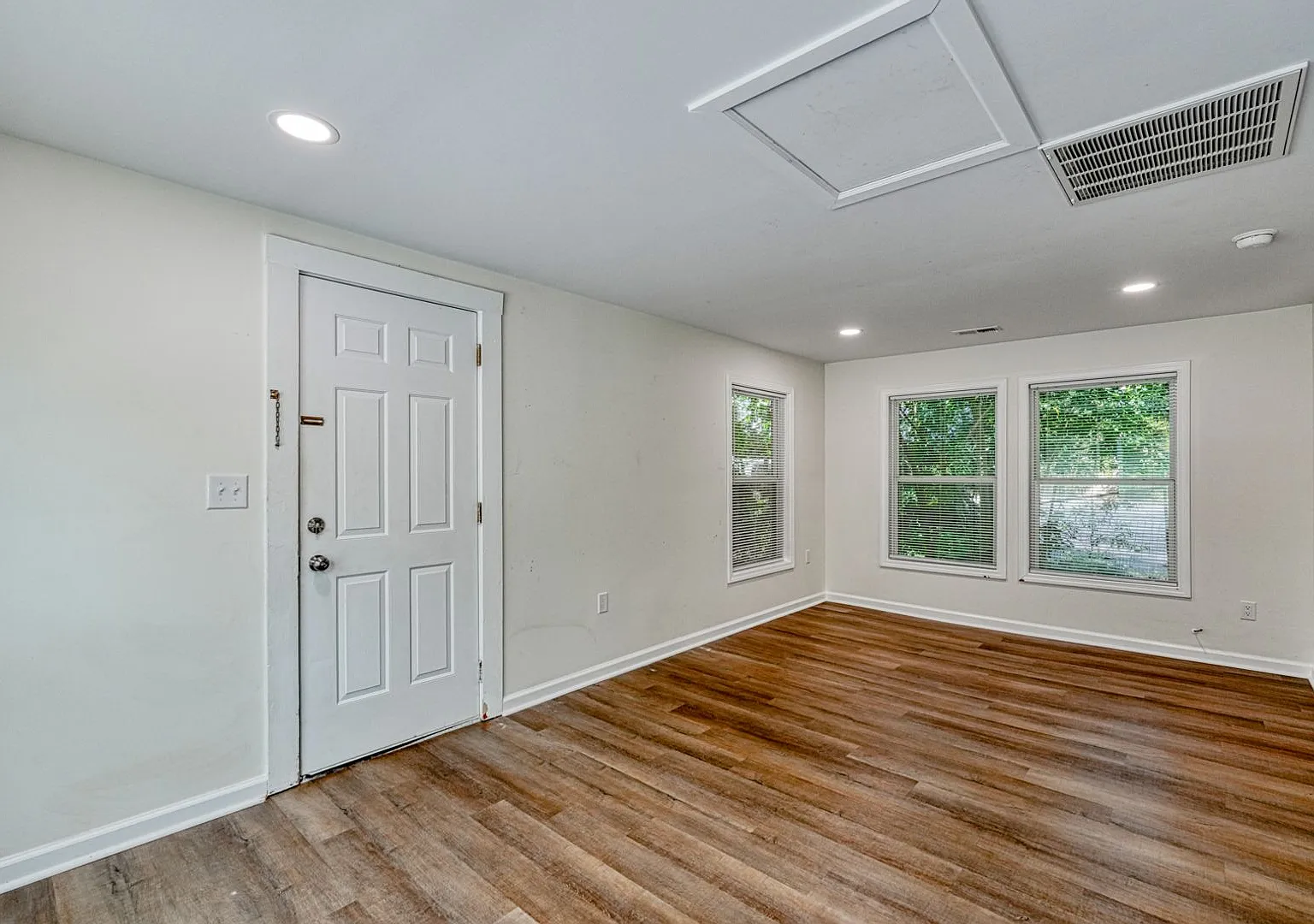 831 John B White Sr Blvd — Photo 4