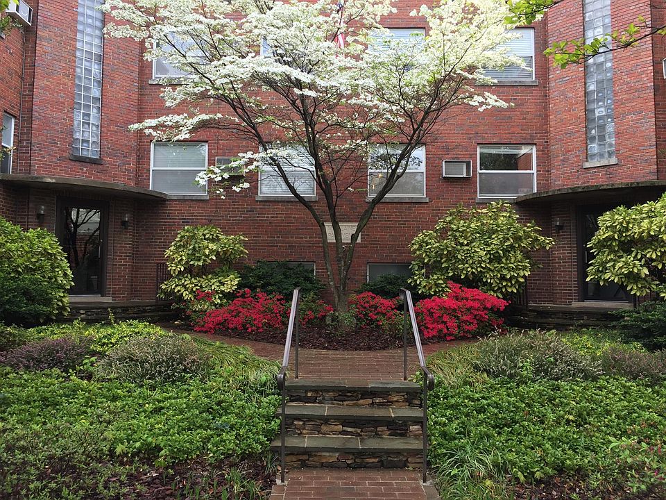 1st image of 2424 16th St N APT 2