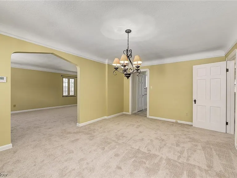 2072 Atkins Ave — Photo 8