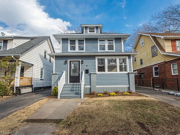 3rd image of 38 Leslie St