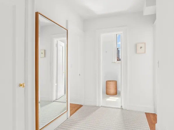 875 Park Avenue image 8 of 13