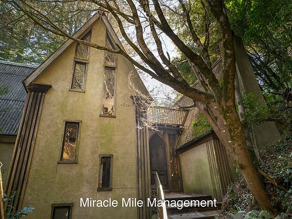 5th image of 64 Castle Rock Dr