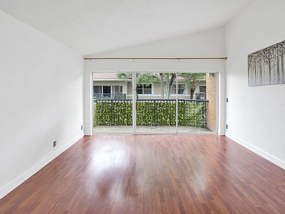 5th image of 8761 Wiles Rd APT 301