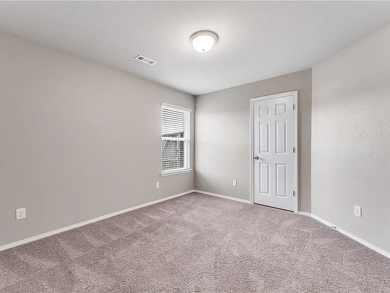 705 SW River Rock St — Photo 11