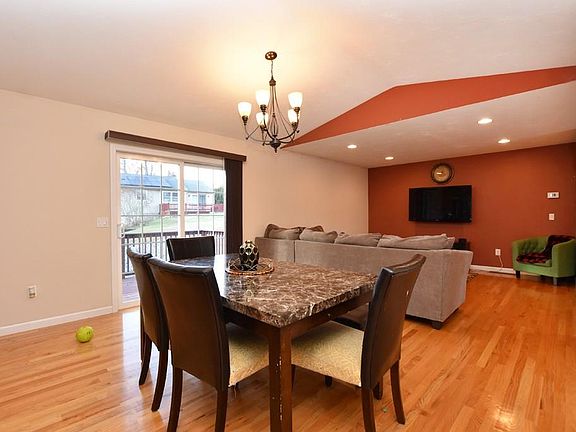 4th image of 19 Loxley Dr