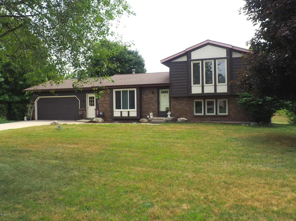 1740 Tumbleweed Dr, Dorr, MI 49323