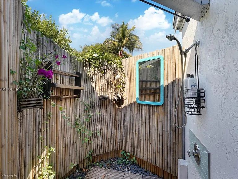 212 SW 1st Ave — Photo 37