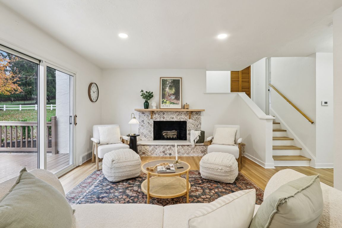 Chan Mowr Dr-S3110-006.jpg