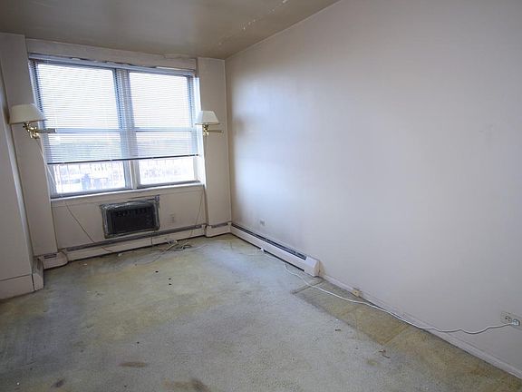 5th image of 2555 E 12th St APT 7A