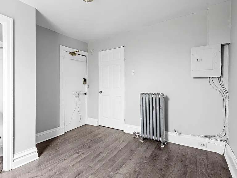 46 Carlyle Ave — Photo 17