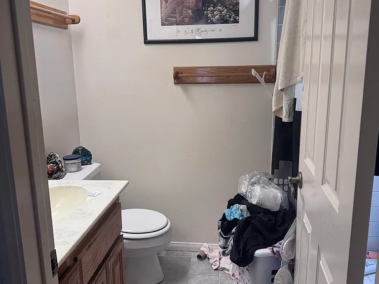 2438 Gramercy Ave — Photo 35