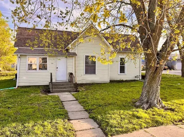 320 E 3rd St, Cameron, MO 64429