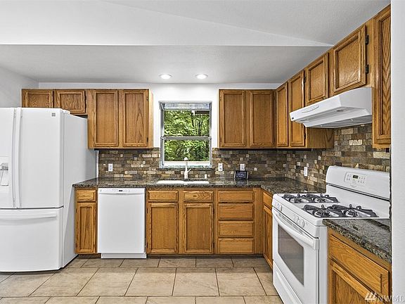4th image of 7261 Varsity Ln NE