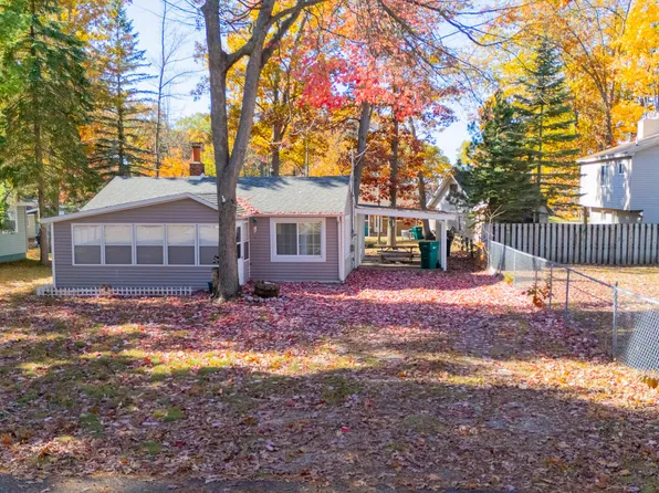 133 Maple Bluff Ave, Prudenville, MI 48651