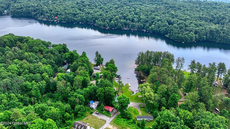 4th image of 302 Hadlock Pond Road