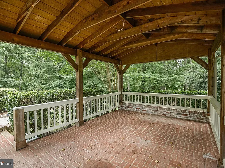 929 Woburn Ct — Photo 31