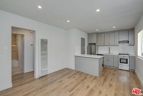 4140 Grand View Blvd #15 Photo 1