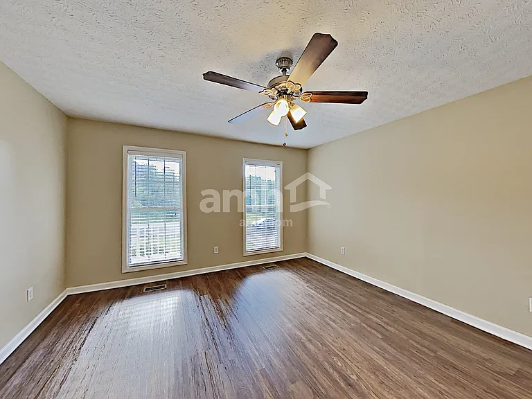 403 Woodlands Dr — Photo 7