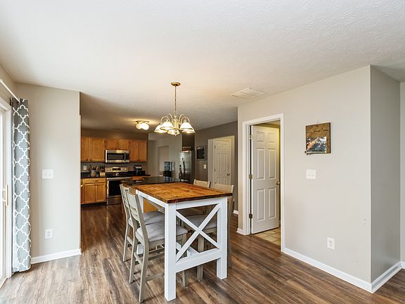 5th image of 922 Windsor Ln