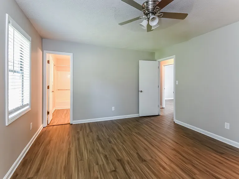 1012 Hicksmil Dr SW — Photo 13