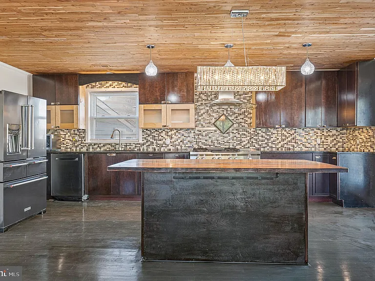 312 N Hammonds Ferry Rd — Photo 18