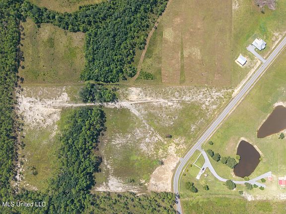 3rd image of 16701 Larue Rd