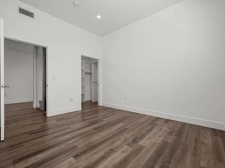 1215 S Bedford — Photo 15
