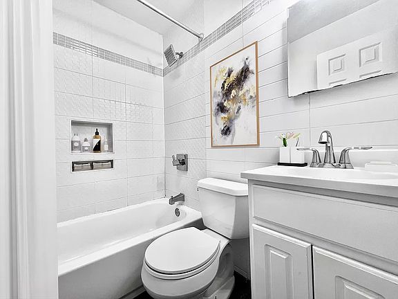 4th image of 953 Columbus Ave #1L
