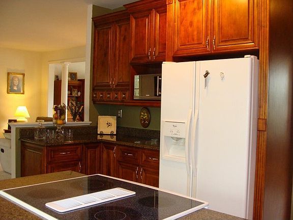 Kitchen with Custom Cabinets & Granite!