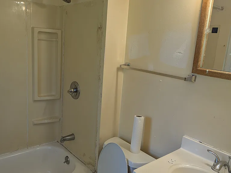 2720 N Waterford Dr — Photo 1