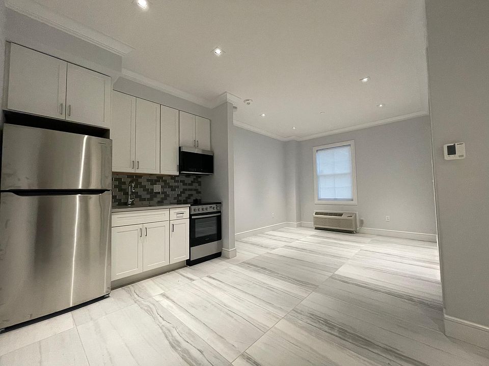 1st image of 249 E Park Ave
