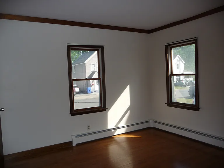 27 Oliver Ave — Photo 4