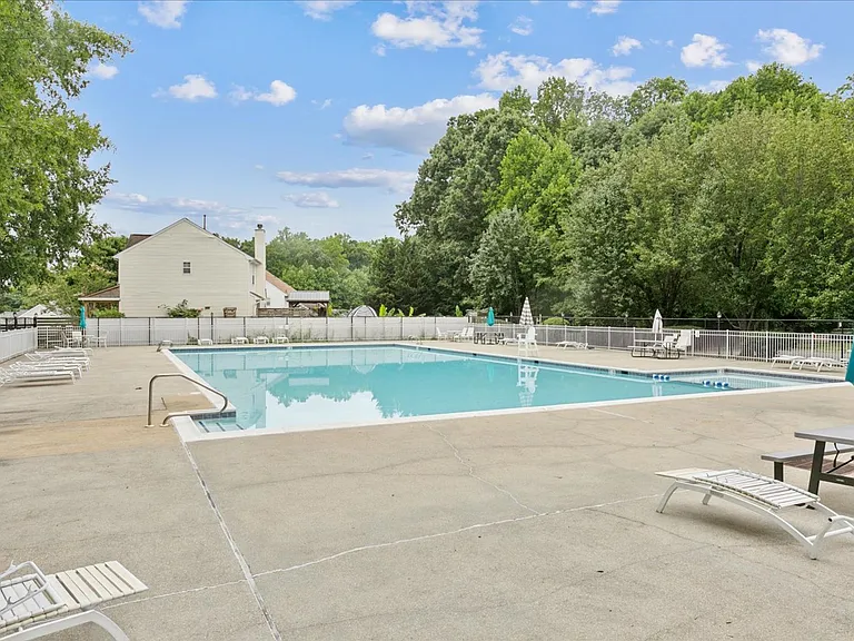 215 Old Bridge Ct — Photo 38