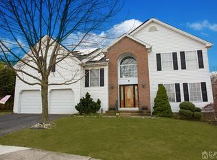 9 Kimball Dr W, Sayreville, NJ 08872