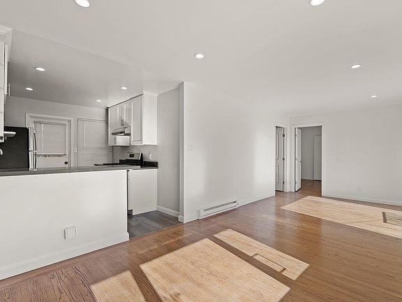 5th image of 42 Oakwood Dr