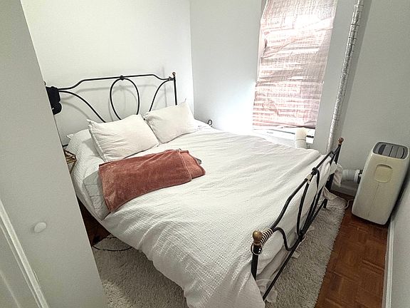 4th image of 326 E 65th St APT 19