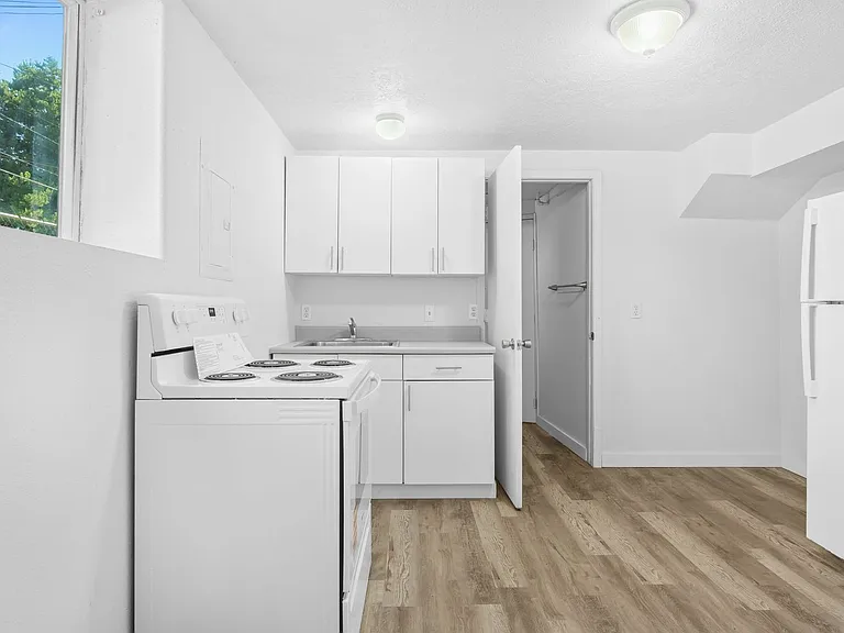 7684 N Vancouver Ave — Photo 1