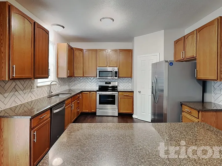 1032 Central Park Blvd S — Photo 5