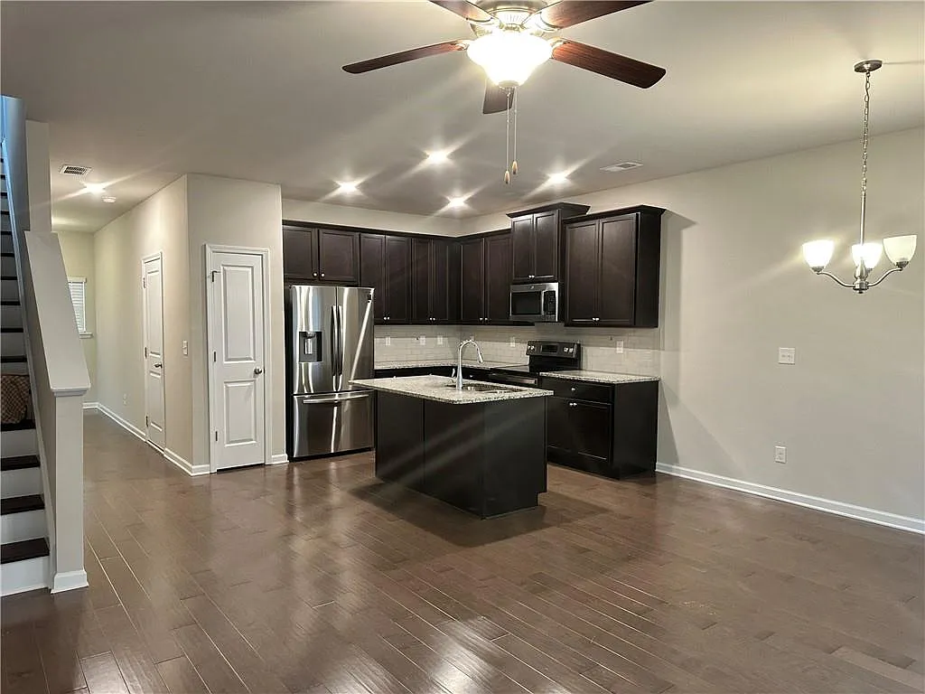 3 bed, 2.5 bath, 1512 sqft, $1,950 — Photo 4
