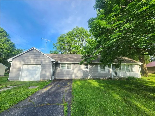 709 N Houston St, Adrian, MO 64720