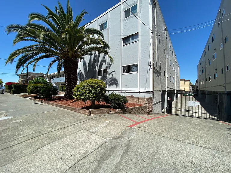 10th Avenue Apartments — Photo 10
