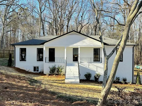 8906 Glencroft Rd, Mint Hill, NC 28227