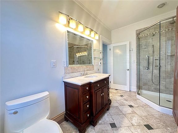 5th image of 181 Cole Ave #2