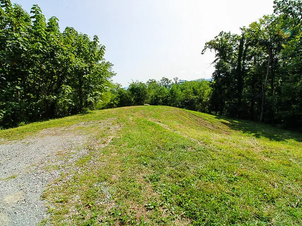 1468 Laurel Rd, Gatlinburg, TN 37738
