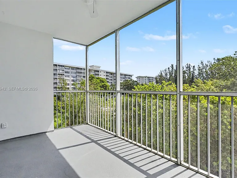 3250 N Palm Aire Dr #406 — Photo 23
