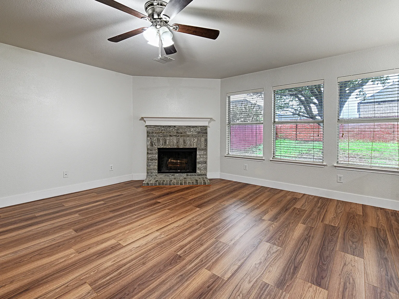 4 bed, 2354 sqft, $2,650 — Photo 4