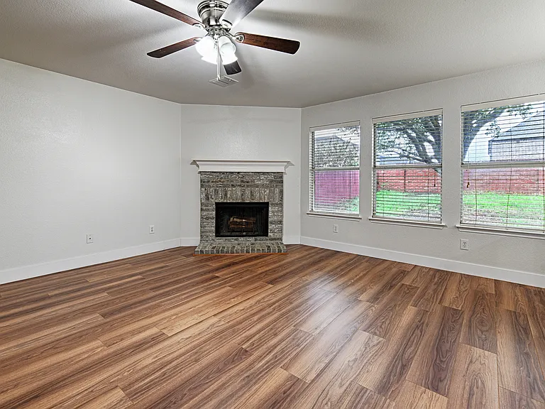 2629 Terrace Dr — Photo 4