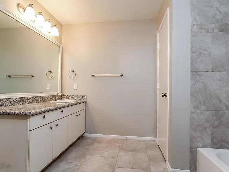 947 Leadenhall Cir — Photo 12