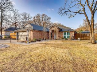 657 Inwood Rd, Azle, TX 76020